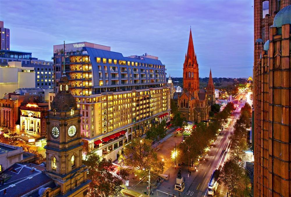 The Westin Melbourne Hotel Kültér fotó The hotel at dusk