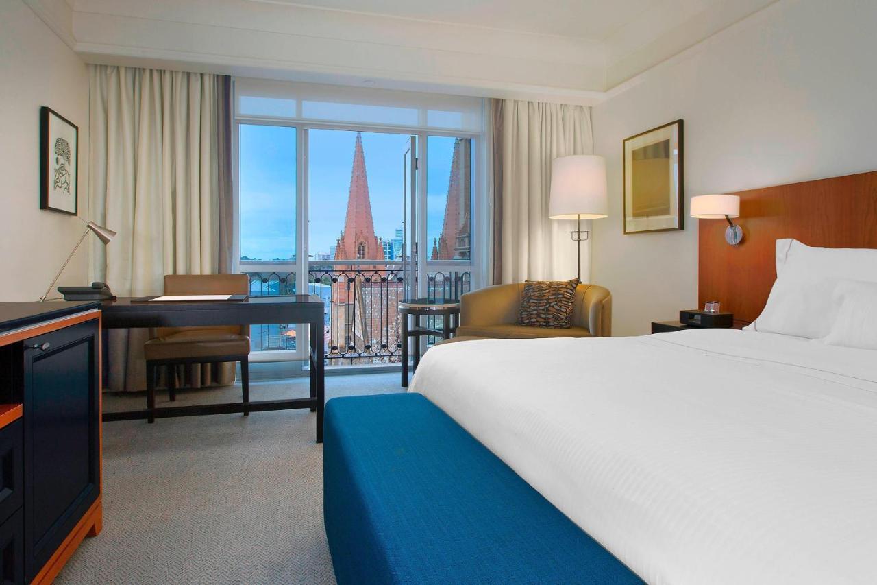 The Westin Melbourne Hotel Kültér fotó A guest room at the Hilton San Francisco